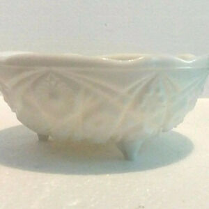 Vintage Early American Housewares McKee Footed Bow